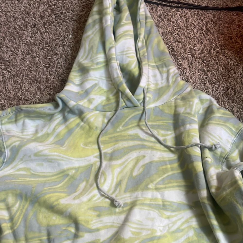 Green cropped hoodie